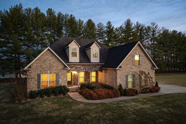$595,000 | 139 Chestnut Oak Avenue, Smithville, TN 37166