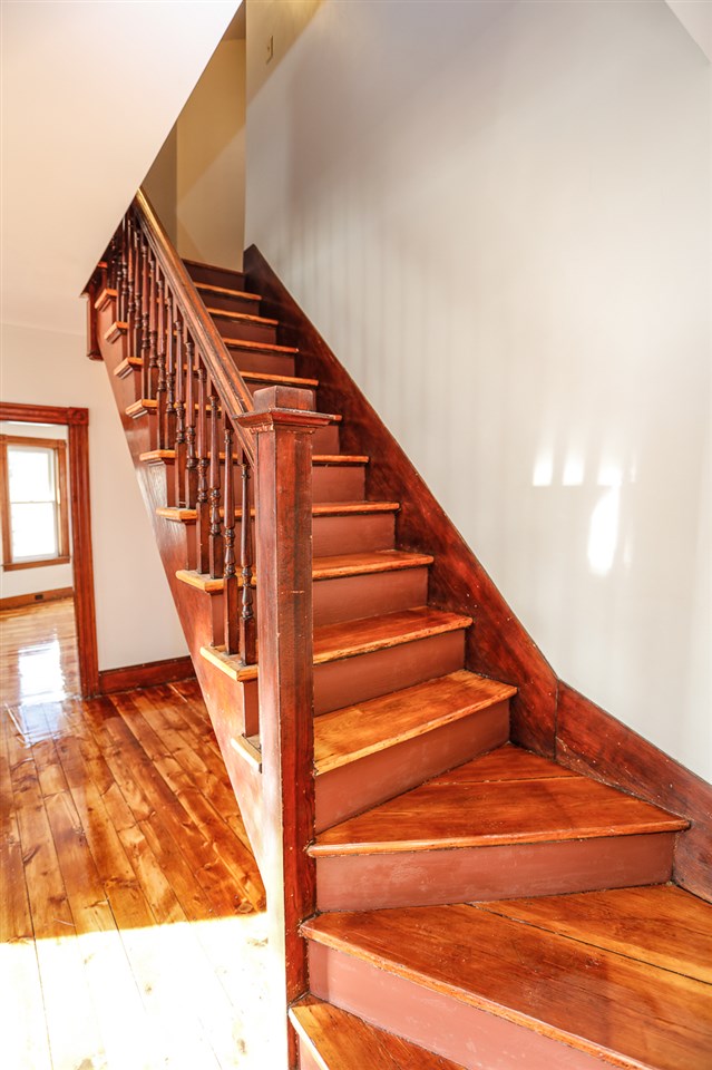 281 Calef Road Manchester, NH 03103 - Photo 13 of 28
