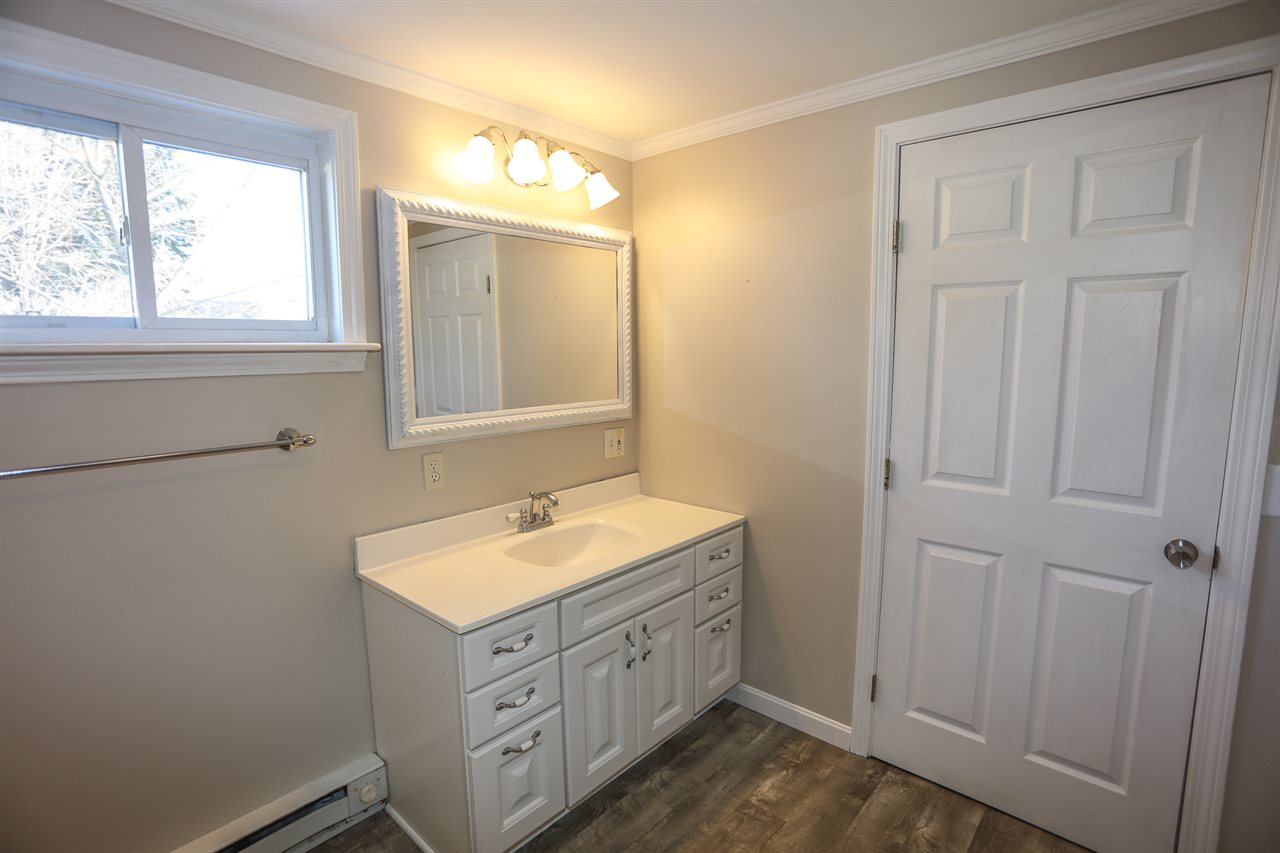 281 Calef Road Manchester, NH 03103 - Photo 16 of 28