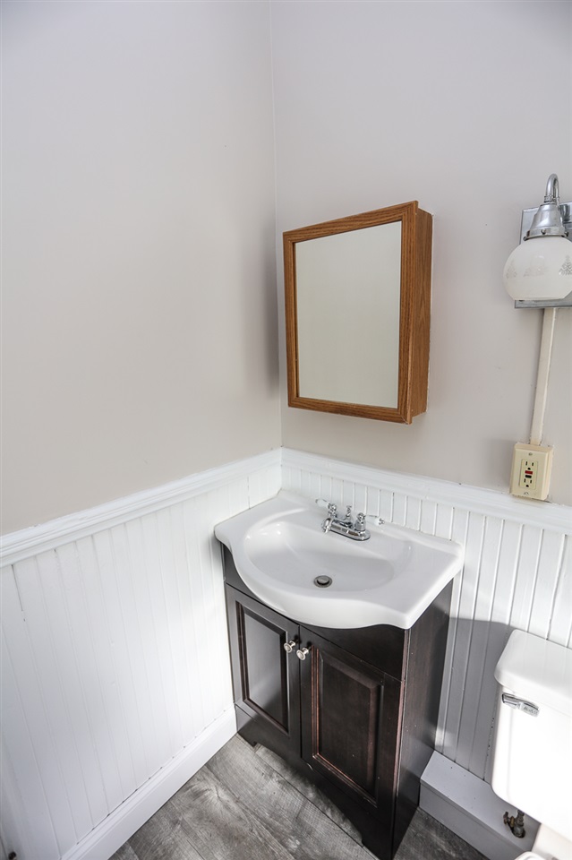 281 Calef Road Manchester, NH 03103 - Photo 18 of 28