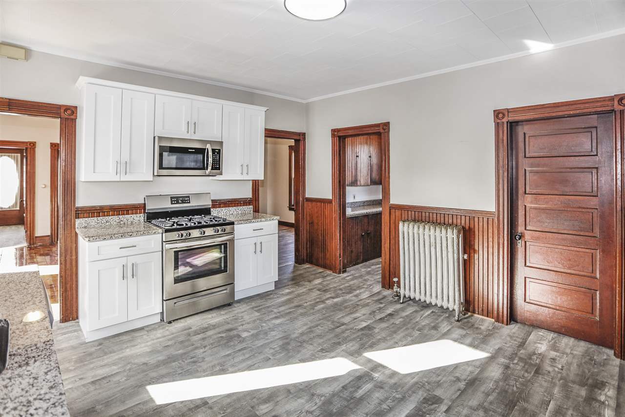 281 Calef Road Manchester, NH 03103 - Photo 3 of 28