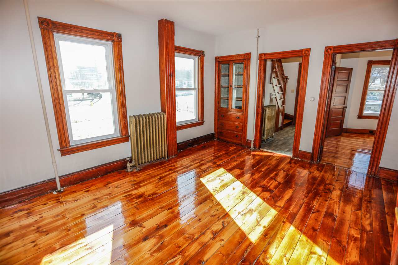 281 Calef Road Manchester, NH 03103 - Photo 9 of 28