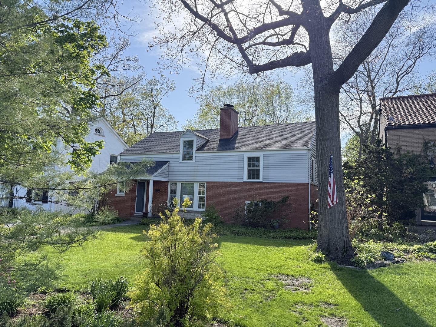 712 Juniper Road Glenview, IL 60025 - Photo 1 of 6 front view of a house with a yard