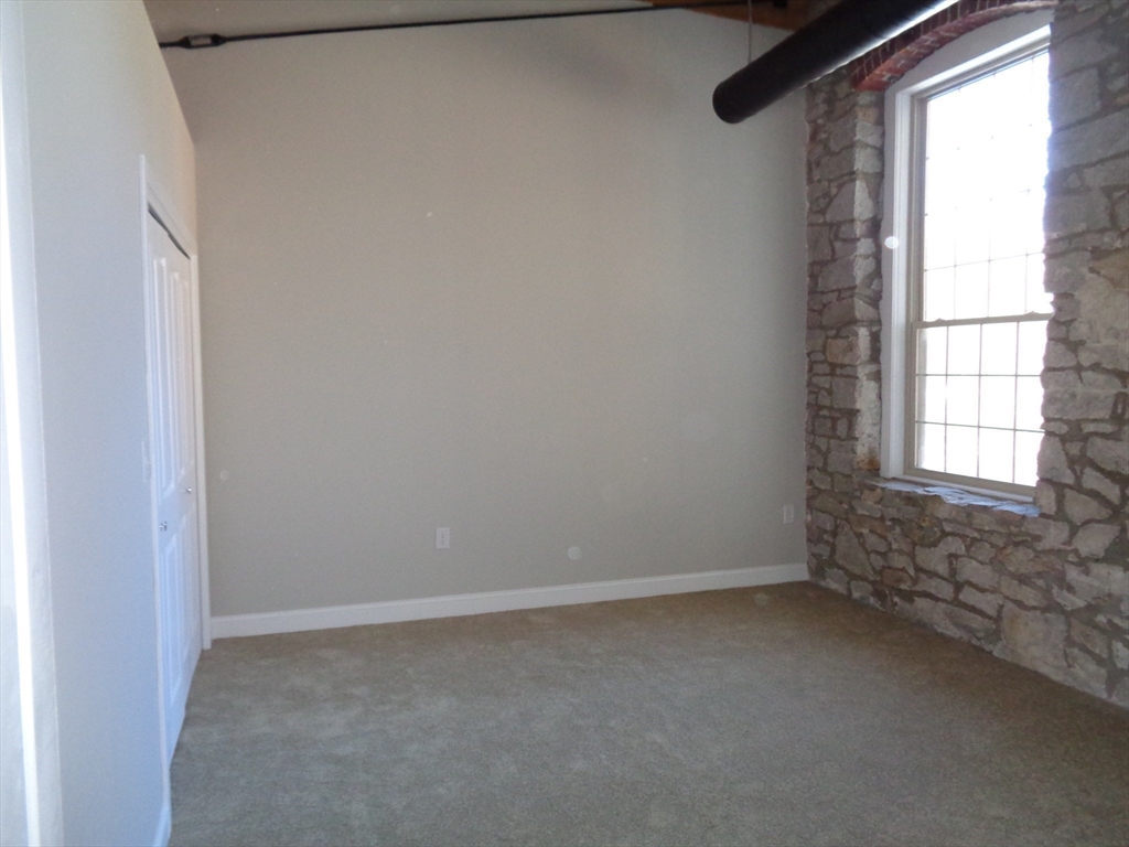 12 Brookside Road, Unit 20 Westford, MA 01886 - Photo 11 of 25 Gallery Image 11