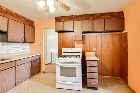 $119,000 | 17022 Magnolia Drive, Hazel Crest, IL 60429