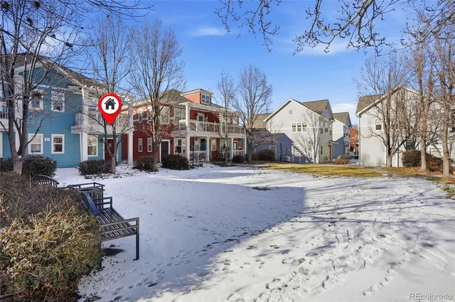 a view of building with a yard