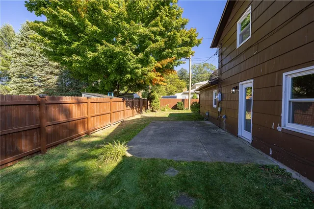 $260,000 | 8 Flagstaff Drive, Irondequoit, NY 14622