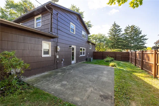 $260,000 | 8 Flagstaff Drive, Irondequoit, NY 14622