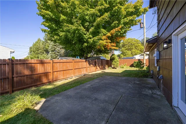 $260,000 | 8 Flagstaff Drive, Irondequoit, NY 14622