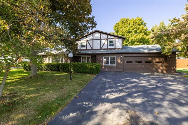 $260,000 | 8 Flagstaff Drive, Irondequoit, NY 14622