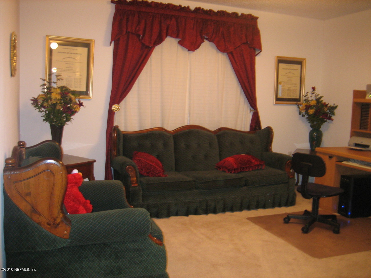 3411 Hickory Hammock Road Jacksonville, FL 32226 - Photo 4 of 14 a living room with furniture and a couch