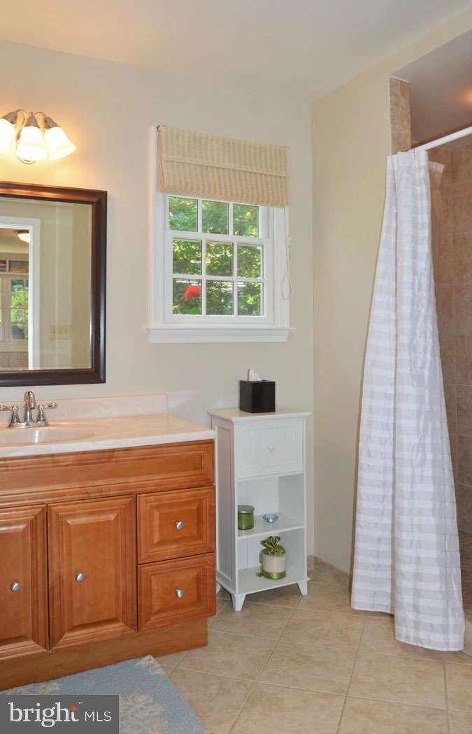 5706 Gloster Road Bethesda, MD 20816 - Photo 21 of 30 Bath
