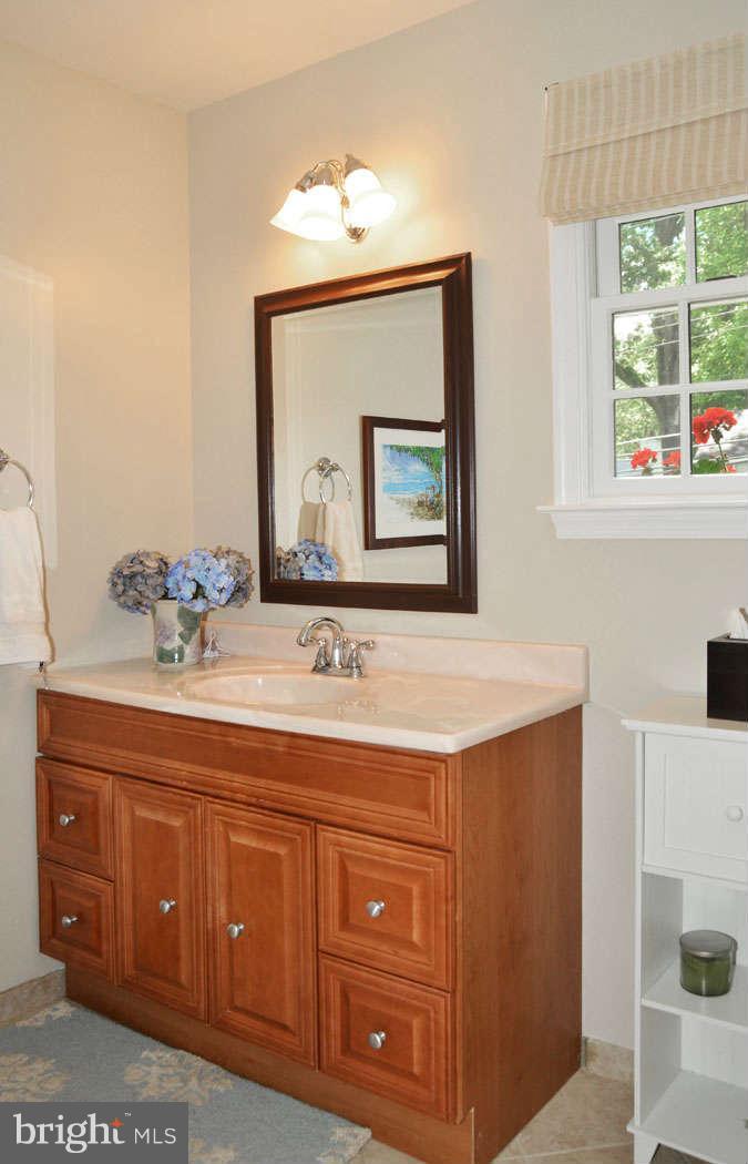 5706 Gloster Road Bethesda, MD 20816 - Photo 22 of 30 Bath