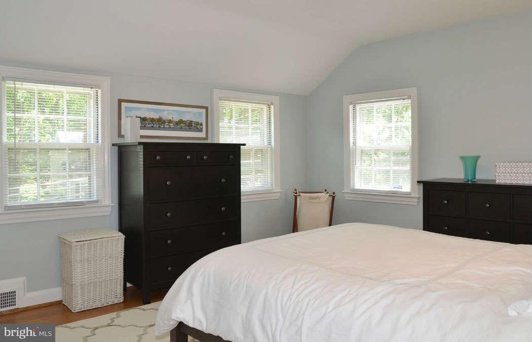 5706 Gloster Road Bethesda, MD 20816 - Photo 27 of 30 Bedroom (Master)