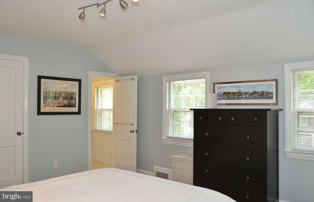 5706 Gloster Road Bethesda, MD 20816 - Photo 28 of 30 Bedroom (Master)