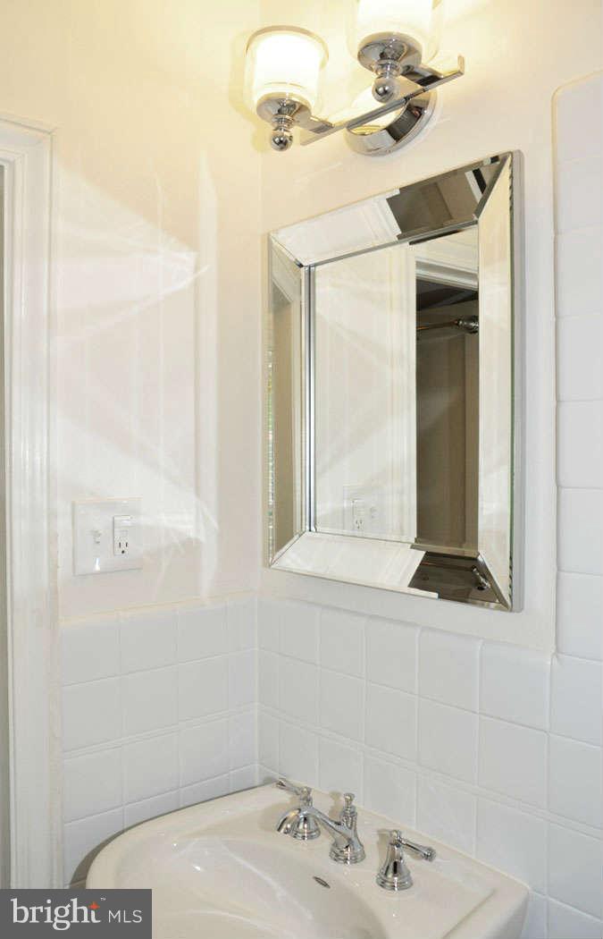 5706 Gloster Road Bethesda, MD 20816 - Photo 29 of 30 Bath (Master)