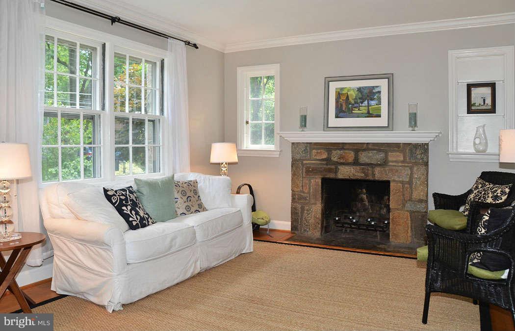 5706 Gloster Road Bethesda, MD 20816 - Photo 8 of 30 Living Room