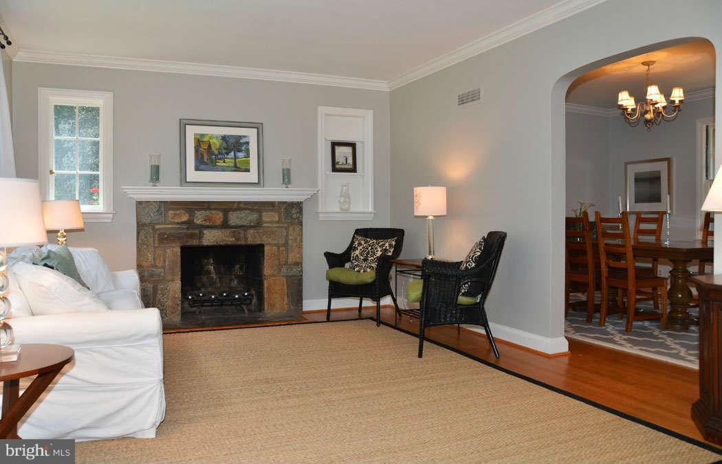 5706 Gloster Road Bethesda, MD 20816 - Photo 9 of 30 Living Room