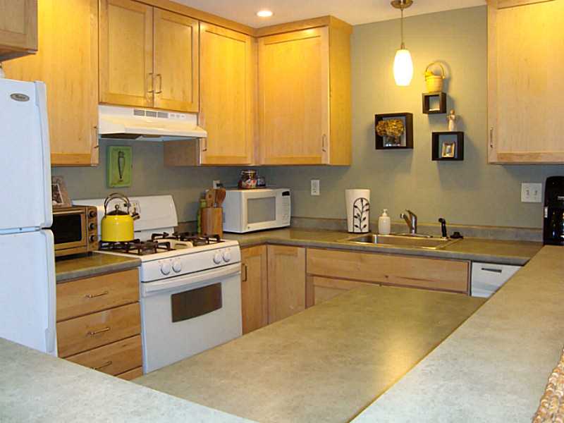 200 Clarke Road, Unit 108 Narragansett, RI 02882 - Photo 3 of 9 Kitchen. Stylish kitchen