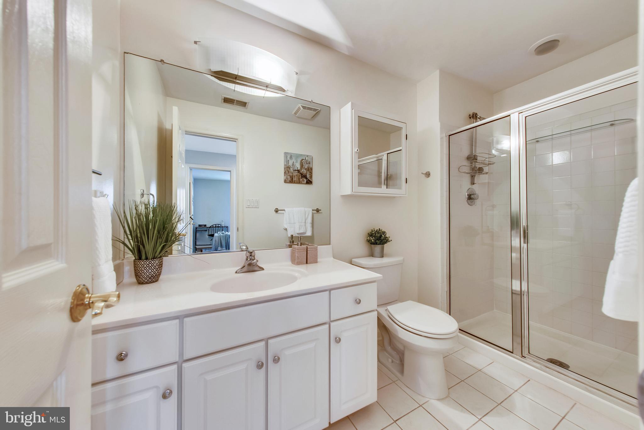 2406 19th Street Northwest, Unit 63 Washington, DC 20009 - Photo 25 of 34 Spacious hall bath