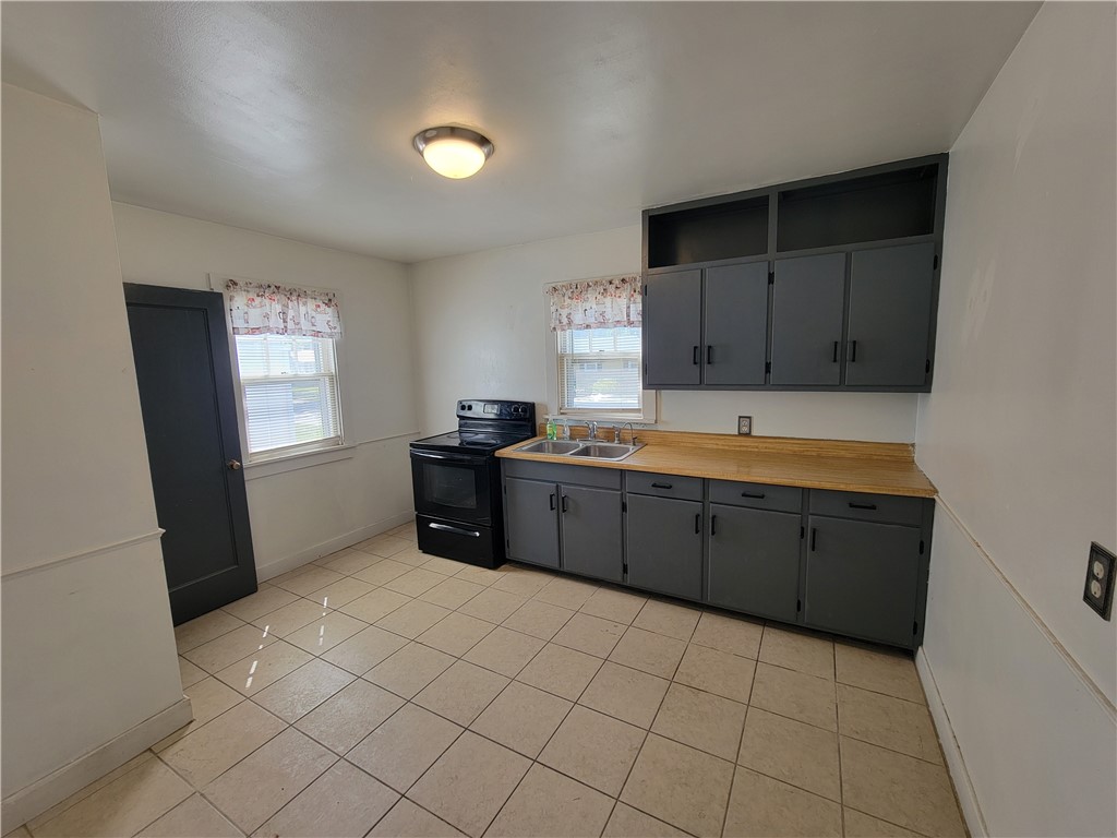 2195 West Center Street Decatur, IL 62526 - Photo 6 of 21 a kitchen with stainless steel appliances granite countertop a refrigerator and a sink