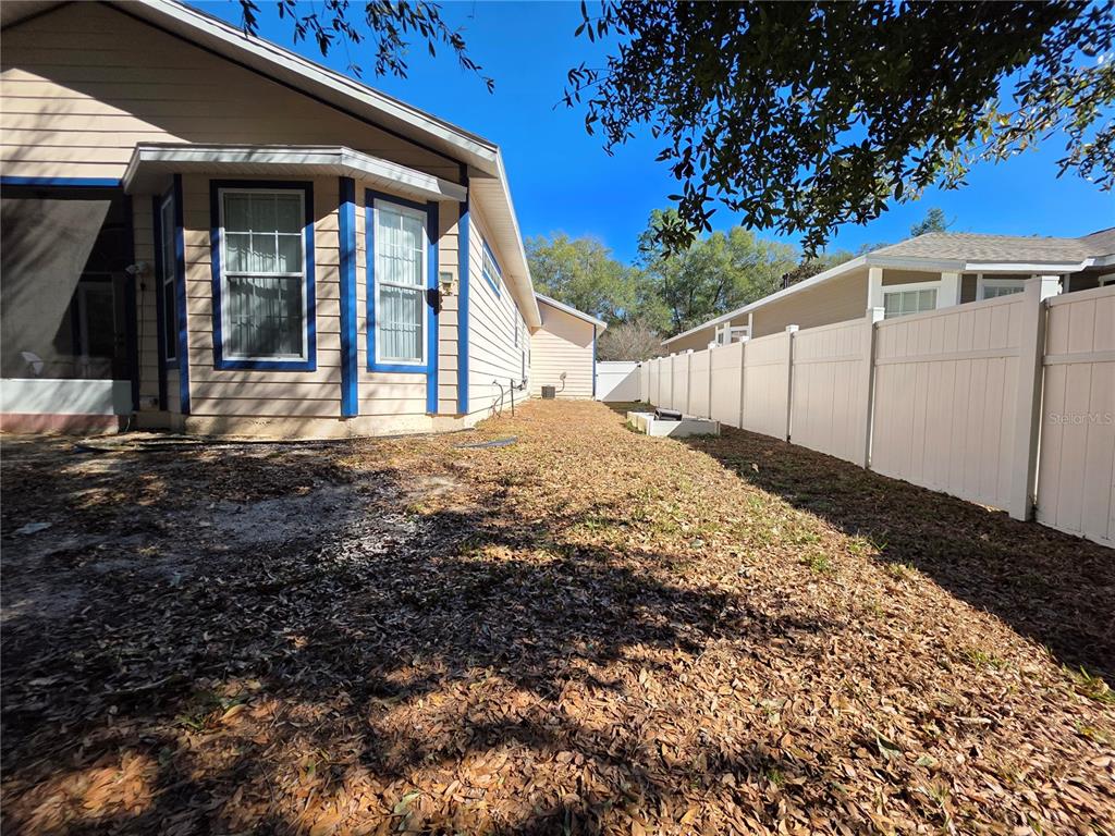 2116 Northeast 40th Terrace Ocala, FL 34470 - Photo 37 of 37 a view of a backyard of the house