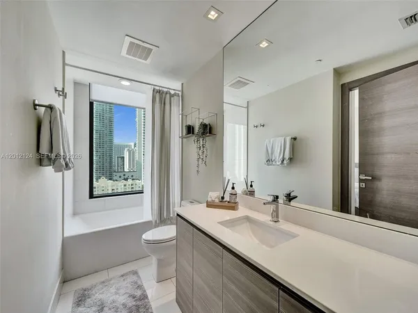 $6,250 | 460 Northeast 28th Street, Unit 1701, Miami, FL 33137