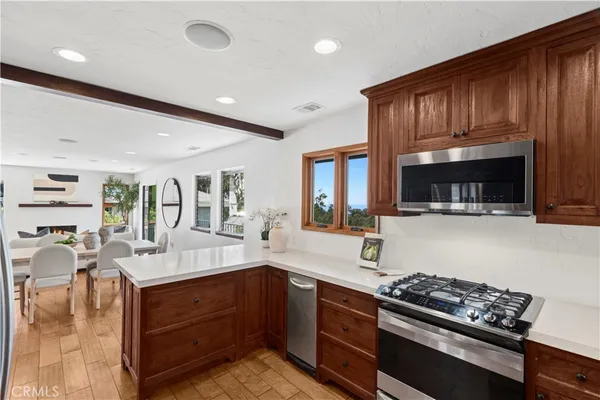 $2,495,000 | 991 Meadowlark Drive, Laguna Beach, CA 92651