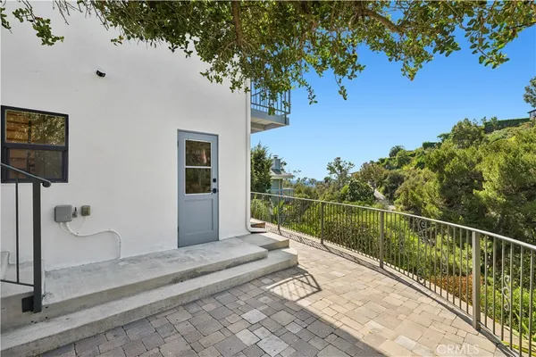 $2,495,000 | 991 Meadowlark Drive, Laguna Beach, CA 92651