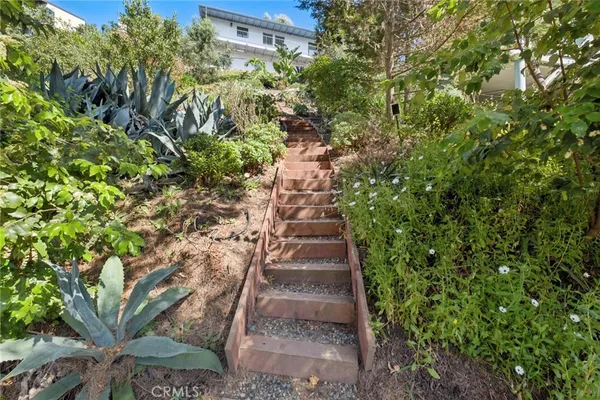 $2,495,000 | 991 Meadowlark Drive, Laguna Beach, CA 92651