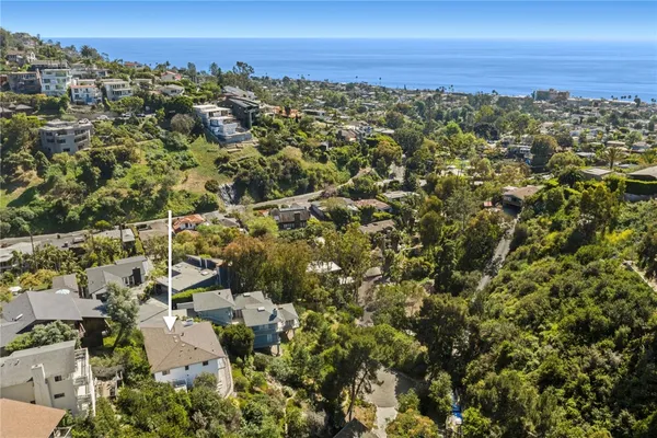$2,495,000 | 991 Meadowlark Drive, Laguna Beach, CA 92651