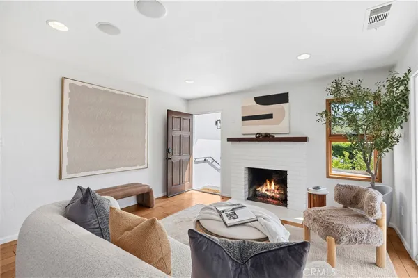 $2,495,000 | 991 Meadowlark Drive, Laguna Beach, CA 92651