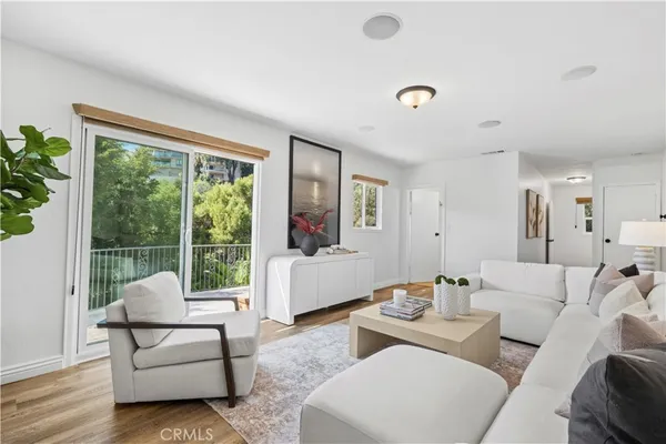 $2,495,000 | 991 Meadowlark Drive, Laguna Beach, CA 92651