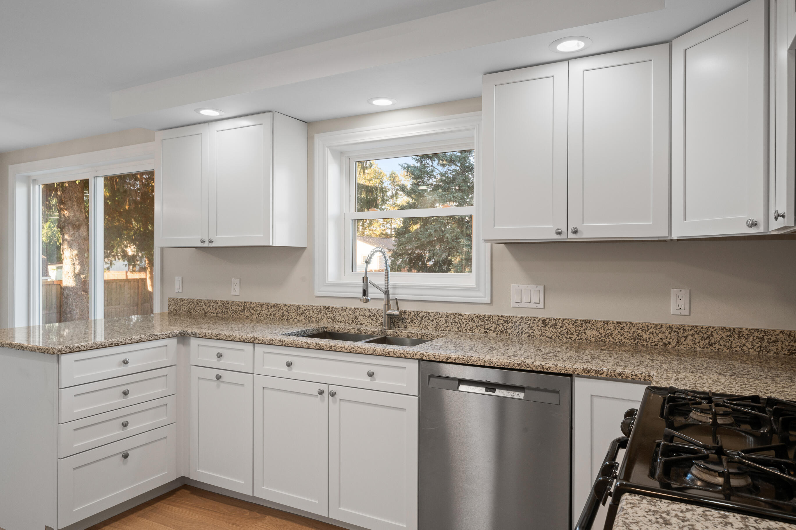 1018 Bonnie Brae Lane Lake Geneva, WI 53147 - Photo 12 of 64 Kitchen