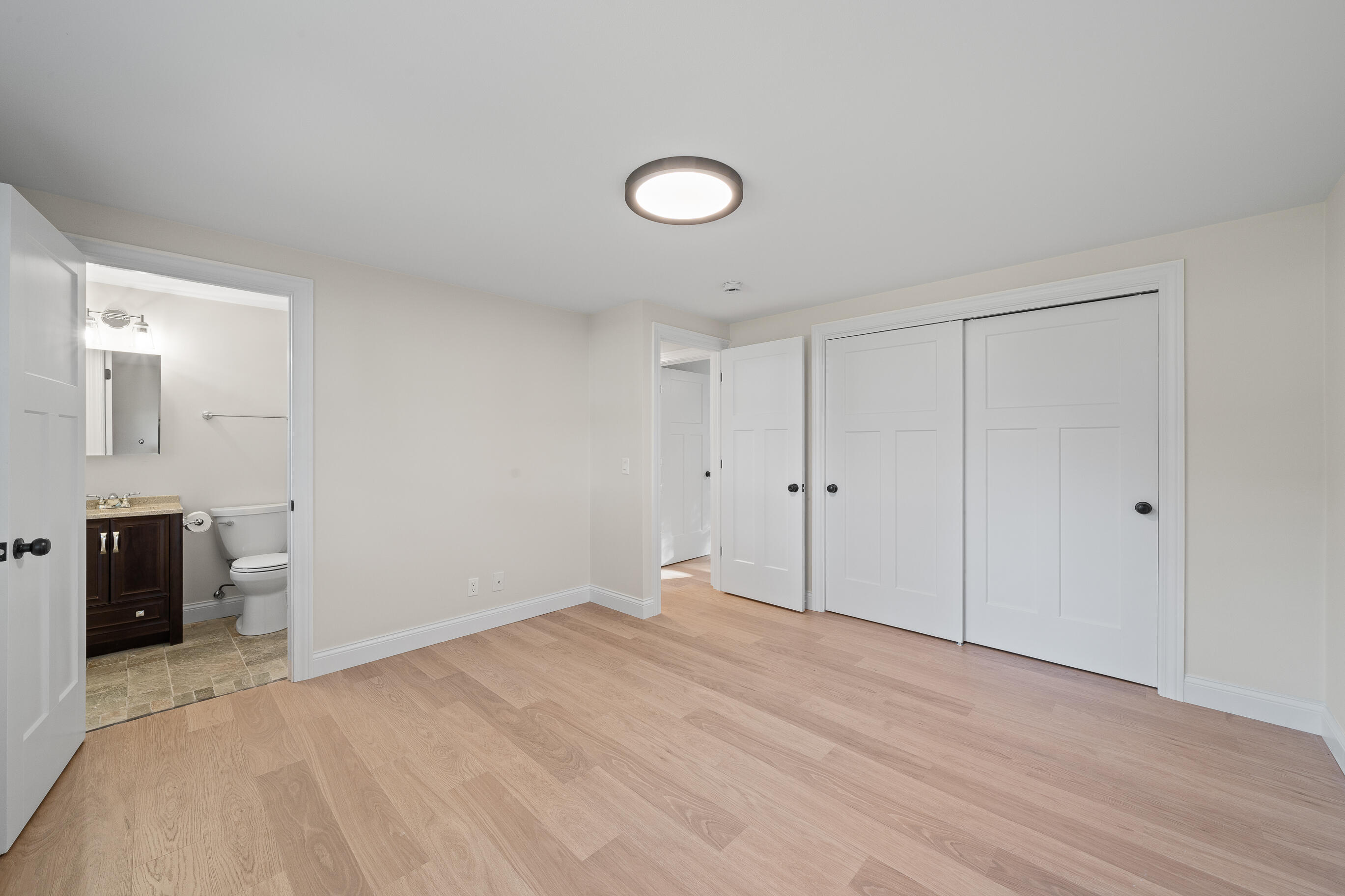 1018 Bonnie Brae Lane Lake Geneva, WI 53147 - Photo 28 of 64 Primary Bathroom