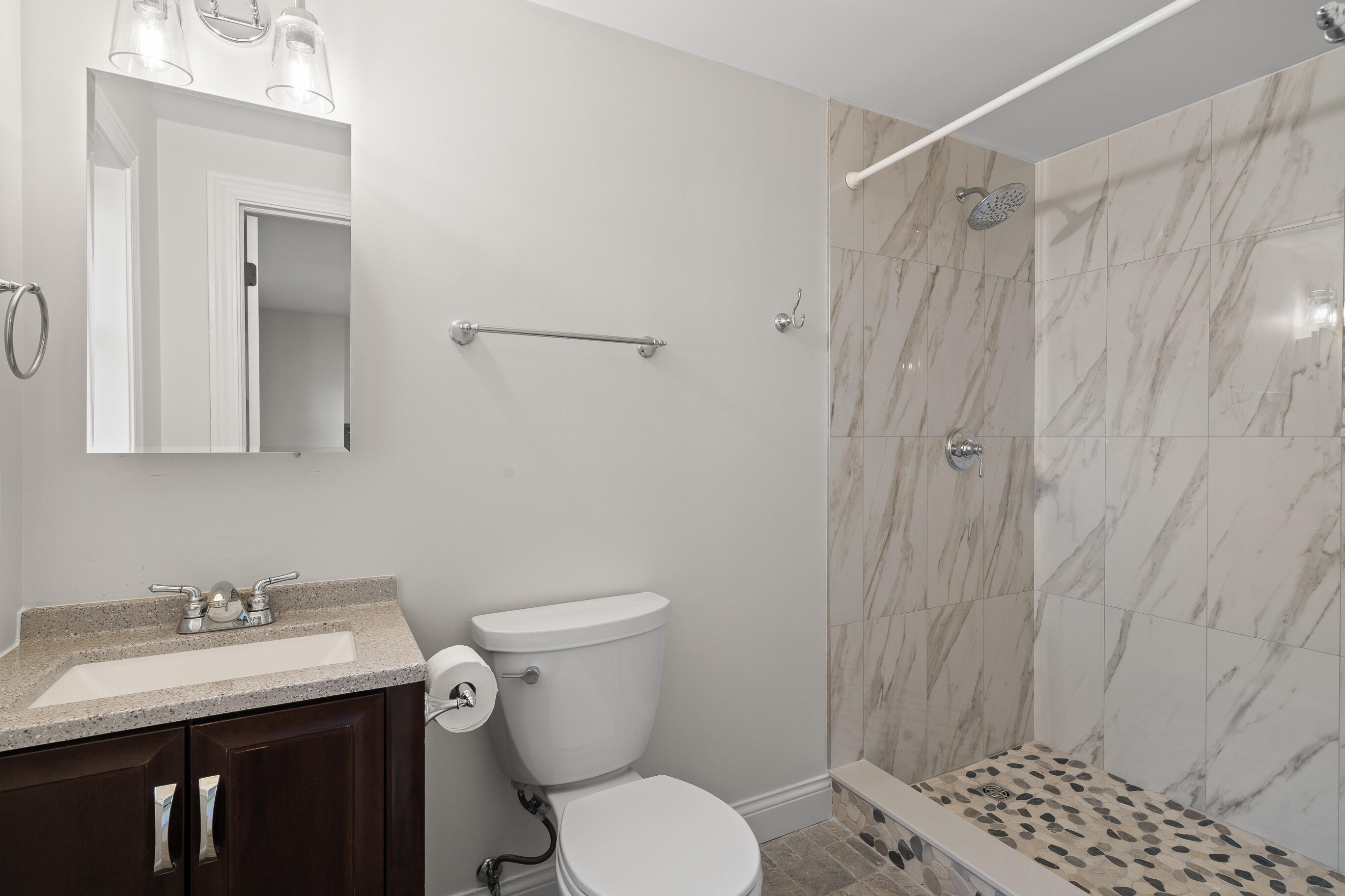 1018 Bonnie Brae Lane Lake Geneva, WI 53147 - Photo 29 of 64 Primary bath