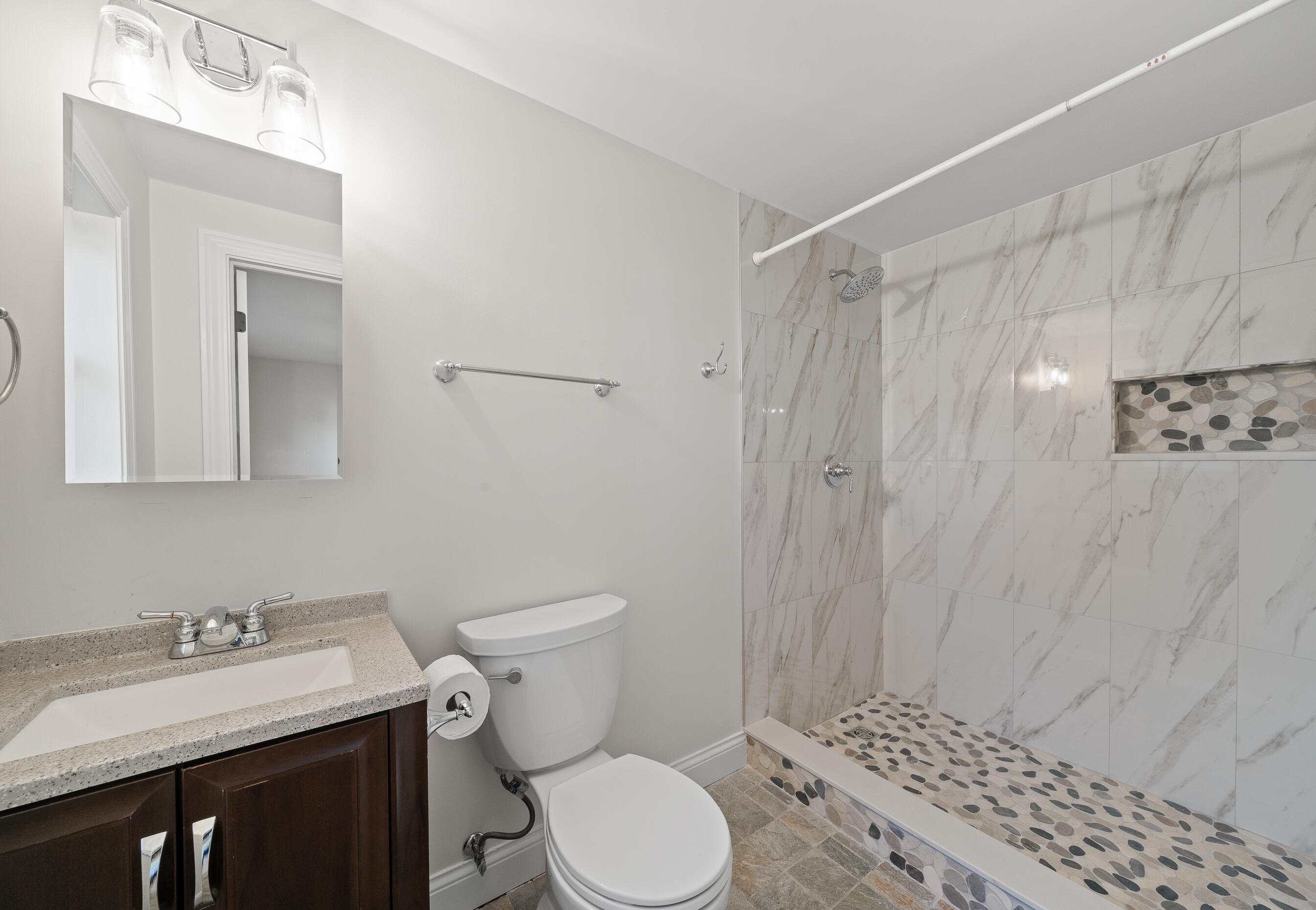 1018 Bonnie Brae Lane Lake Geneva, WI 53147 - Photo 30 of 64 Primary bath