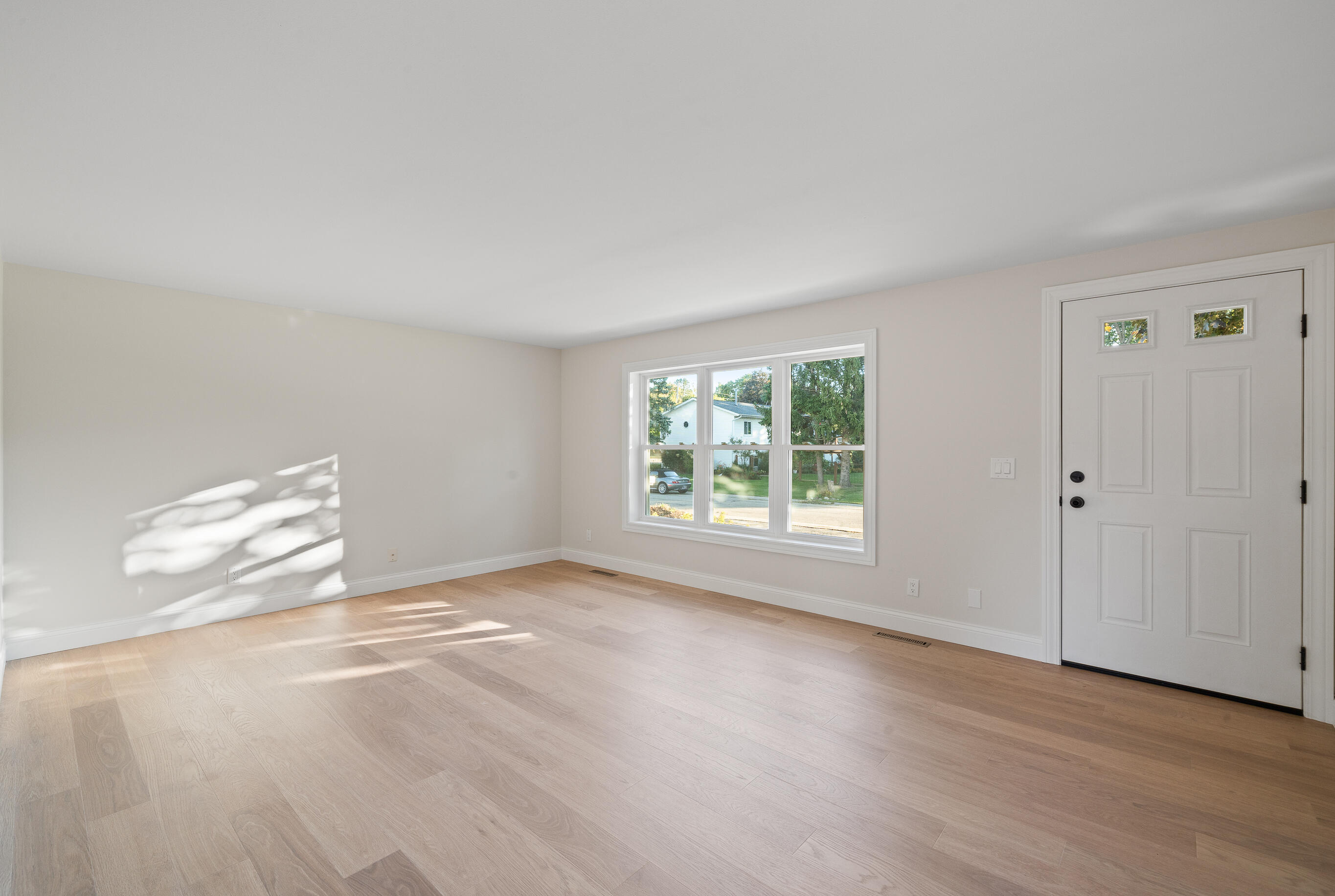 1018 Bonnie Brae Lane Lake Geneva, WI 53147 - Photo 3 of 64 Greatroom