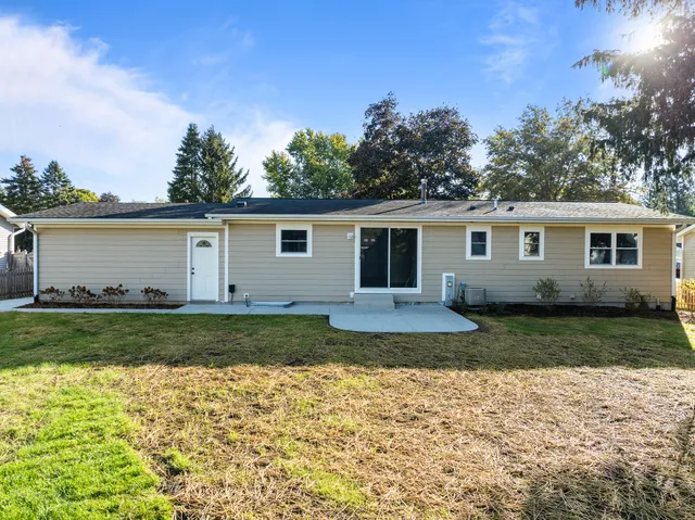 $3,000 | 1018 Bonnie Brae Lane, Lake Geneva, WI 53147