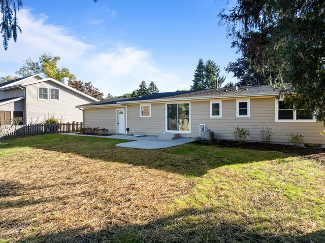 $3,000 | 1018 Bonnie Brae Lane, Lake Geneva, WI 53147