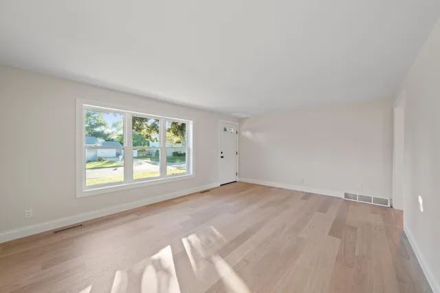 $3,000 | 1018 Bonnie Brae Lane, Lake Geneva, WI 53147