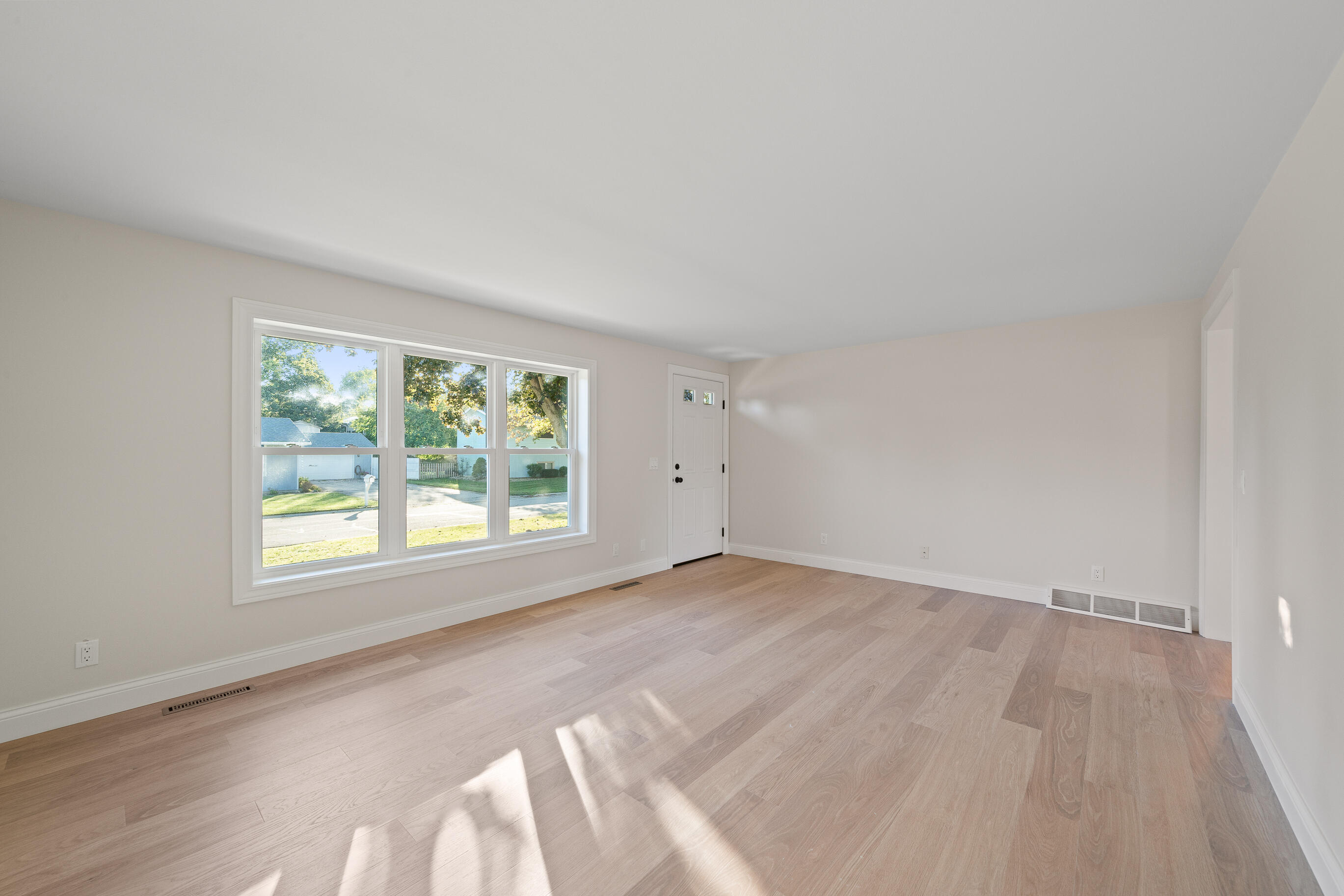 1018 Bonnie Brae Lane Lake Geneva, WI 53147 - Photo 5 of 64 Greatroom