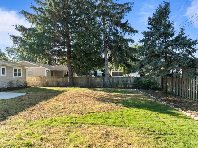 $3,000 | 1018 Bonnie Brae Lane, Lake Geneva, WI 53147