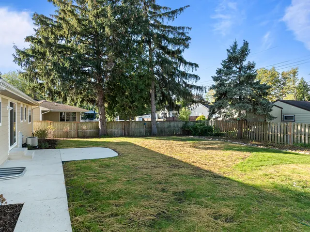 $3,000 | 1018 Bonnie Brae Lane, Lake Geneva, WI 53147