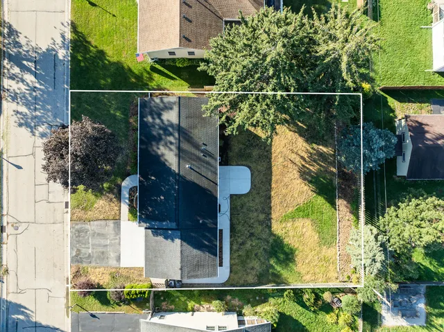 $3,000 | 1018 Bonnie Brae Lane, Lake Geneva, WI 53147