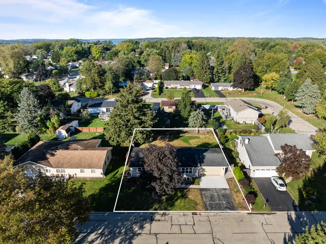 $3,000 | 1018 Bonnie Brae Lane, Lake Geneva, WI 53147