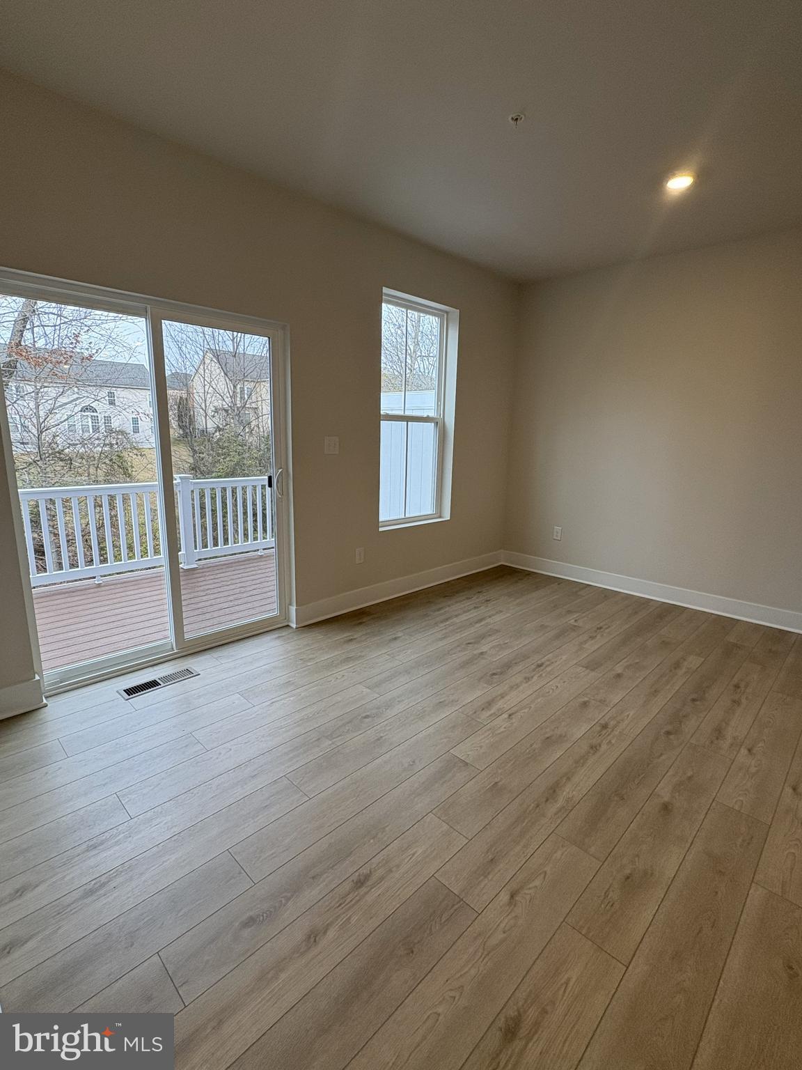 7701 River Reach Road Baltimore, MD 21244 - Photo 7 of 14 Dining