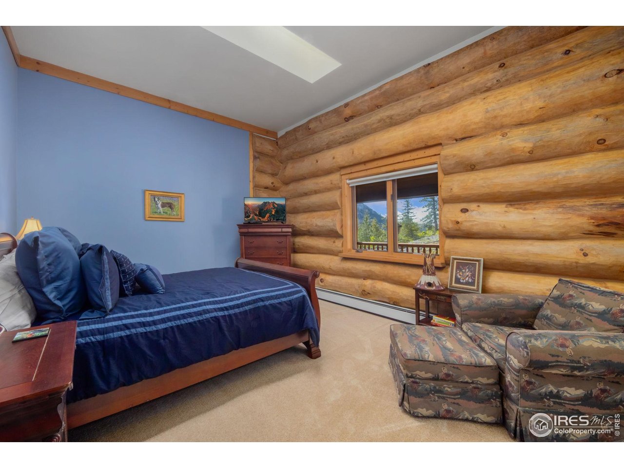 95 Choctaw Road Lyons, CO 80540 - Photo 23 of 40 a living room with furniture