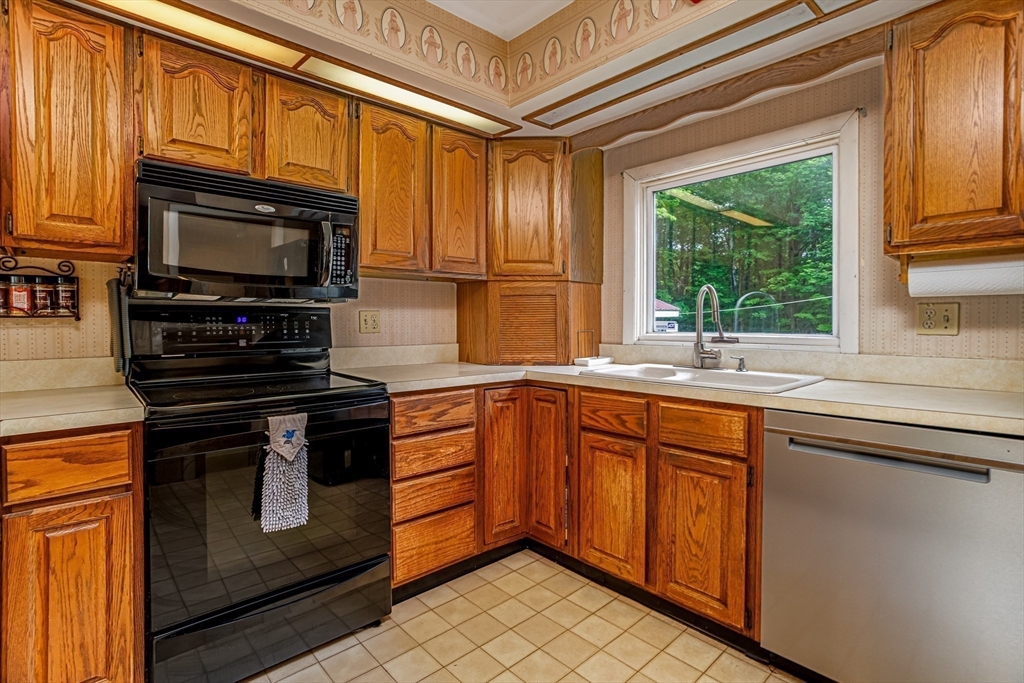 372 Franklin Road Fitchburg, MA 01420 - Photo 10 of 41