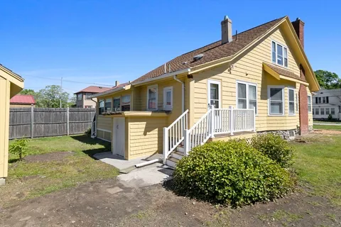 $689,900 | 17 Munroe Street, Lynnfield, MA 01940